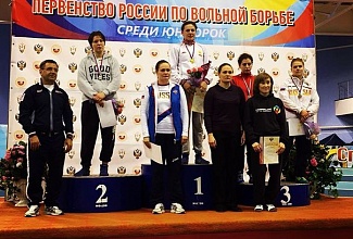 Три золотых медали и одну серебряную завоевали наши воспитанницы на первенстве России по вольной борьбе среди юниорок.