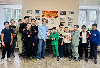 Накануне Дня Победы в школе прошла акция «Гвоздика памяти»