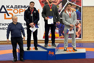 С 9 по 11 января в Красноярске прошло первенство СФО по вольной борьбе среди юниоров и юниорок