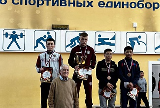 Бронза первенства Сибири по греко-римской борьбе среди юниоров