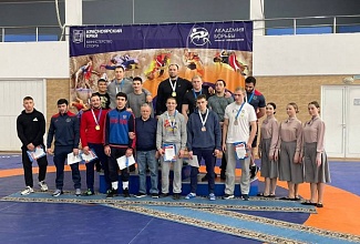 В Красноярске завершен чемпионат Сибири по вольной борьбе