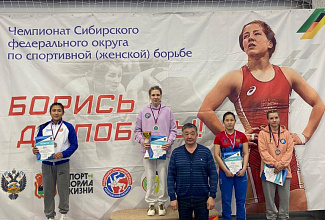 Команда Красноярского края заняла 1 место в чемпионате Сибири по вольной борьбе в Новокузнецке